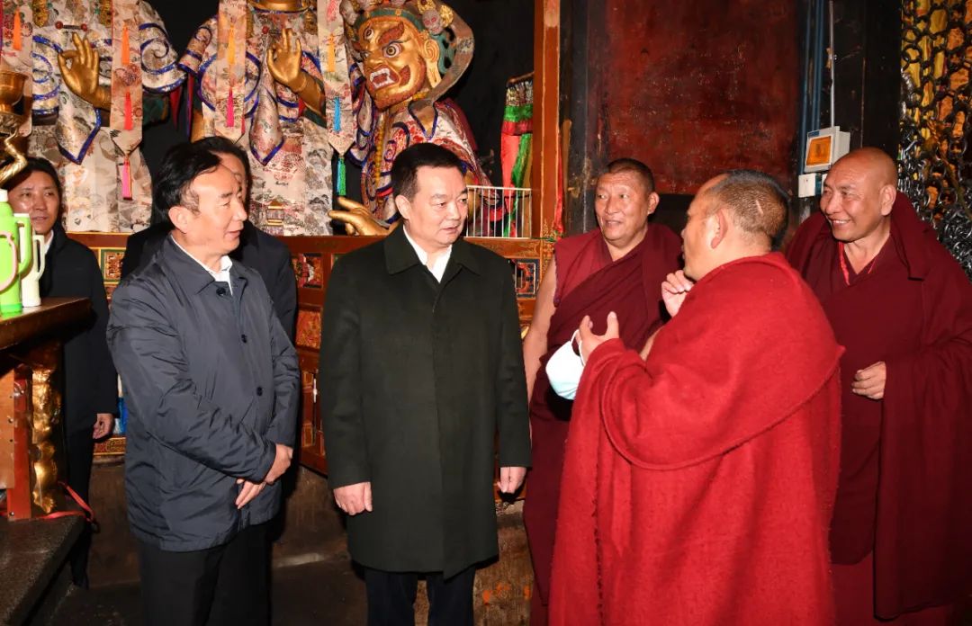 王君正在甘丹寺小昭寺调研